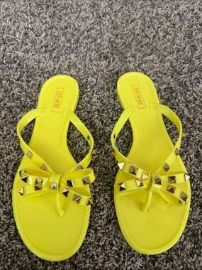 Ann More Yellow Bow Studded Jelly Sandals